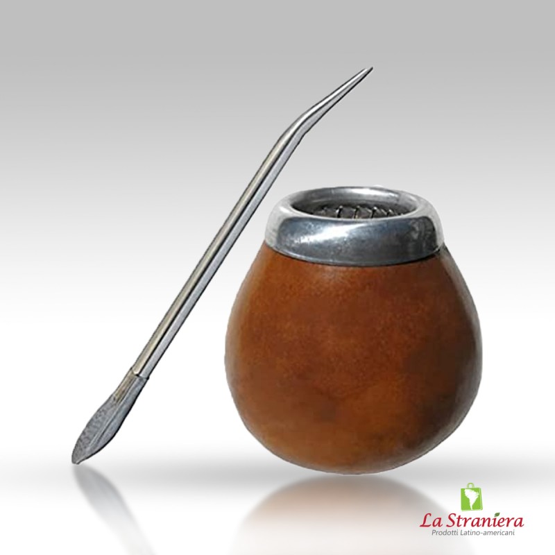 Yerba Mate argentino tradicional té en una calabaza calabaza con bombilla  stick Fotografía de stock - Alamy